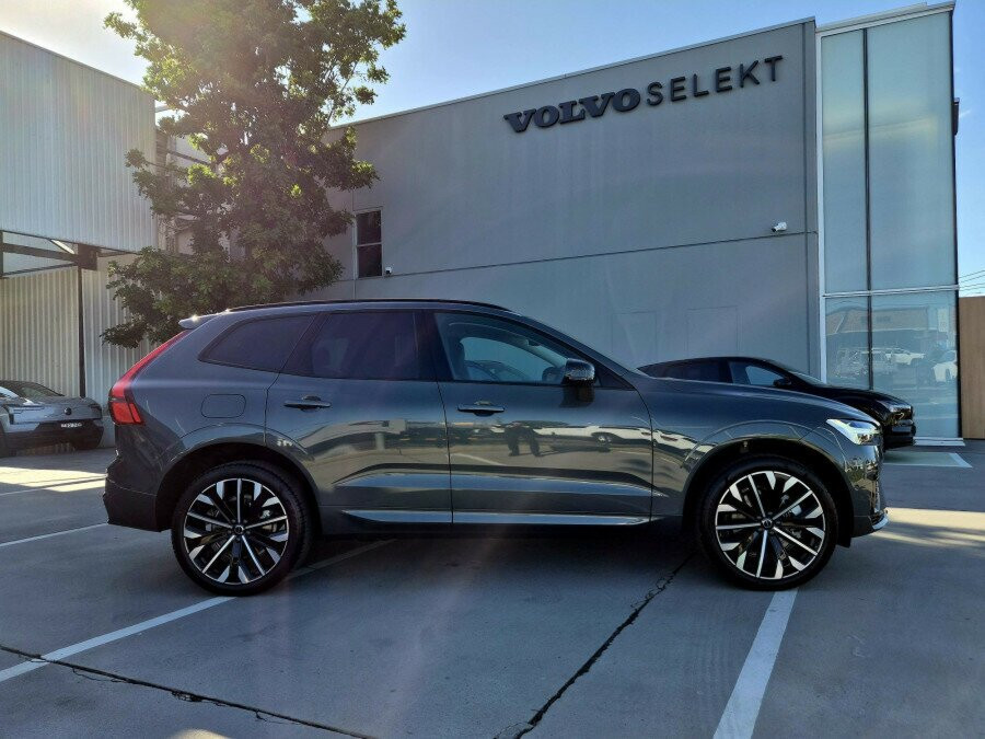 2026 Volvo XC60 UZ Ultra T8 Plug-in Hybrid Dark SUV Image 4