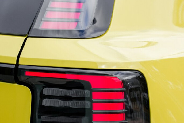 2024 MY25 Volvo EX30  Single Motor Extended Range Plus SUV Image 12