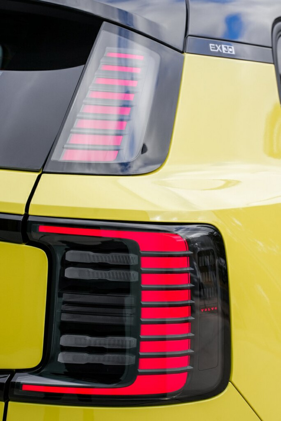 2024 MY25 Volvo EX30  Single Motor Extended Range Plus SUV Image 12