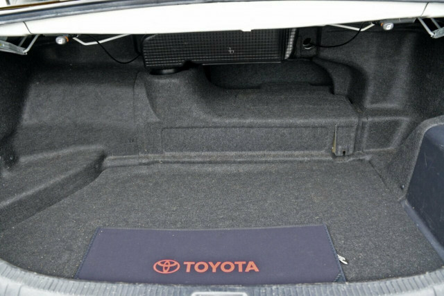 2011 Toyota Camry Hybrid Luxury 6 of 19