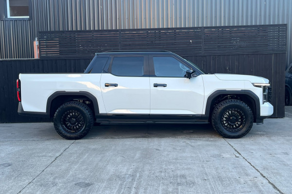 2025 MG U9 Black Edition Ute Image 2