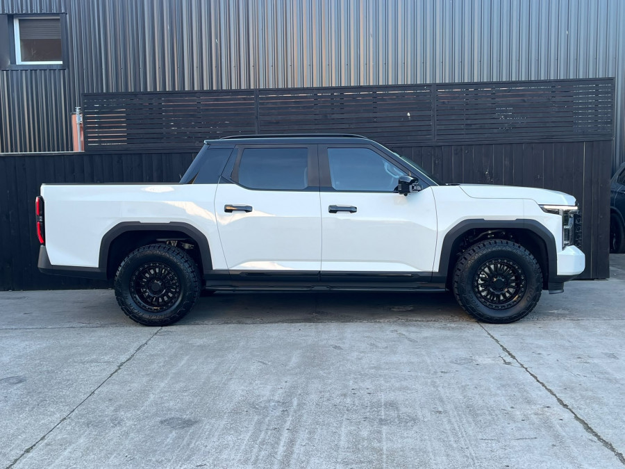 2025 MG U9 Black Edition Ute Image 2