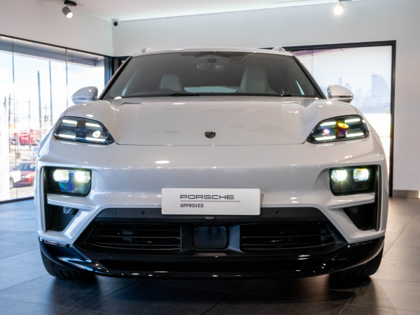 2024 MY25 Porsche Macan SUV image 3