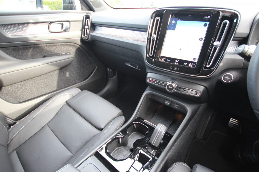 2020 Volvo XC40 XZ T5 R-Design Suv Image 9