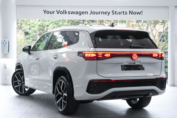 2025 Volkswagen Tayron R4 195TSI R-Line SUV Image 2