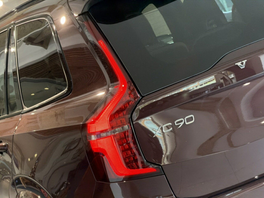 2026 Volvo XC90 L Series Ultra T8 Plug-in Hybrid Dark SUV Image 8