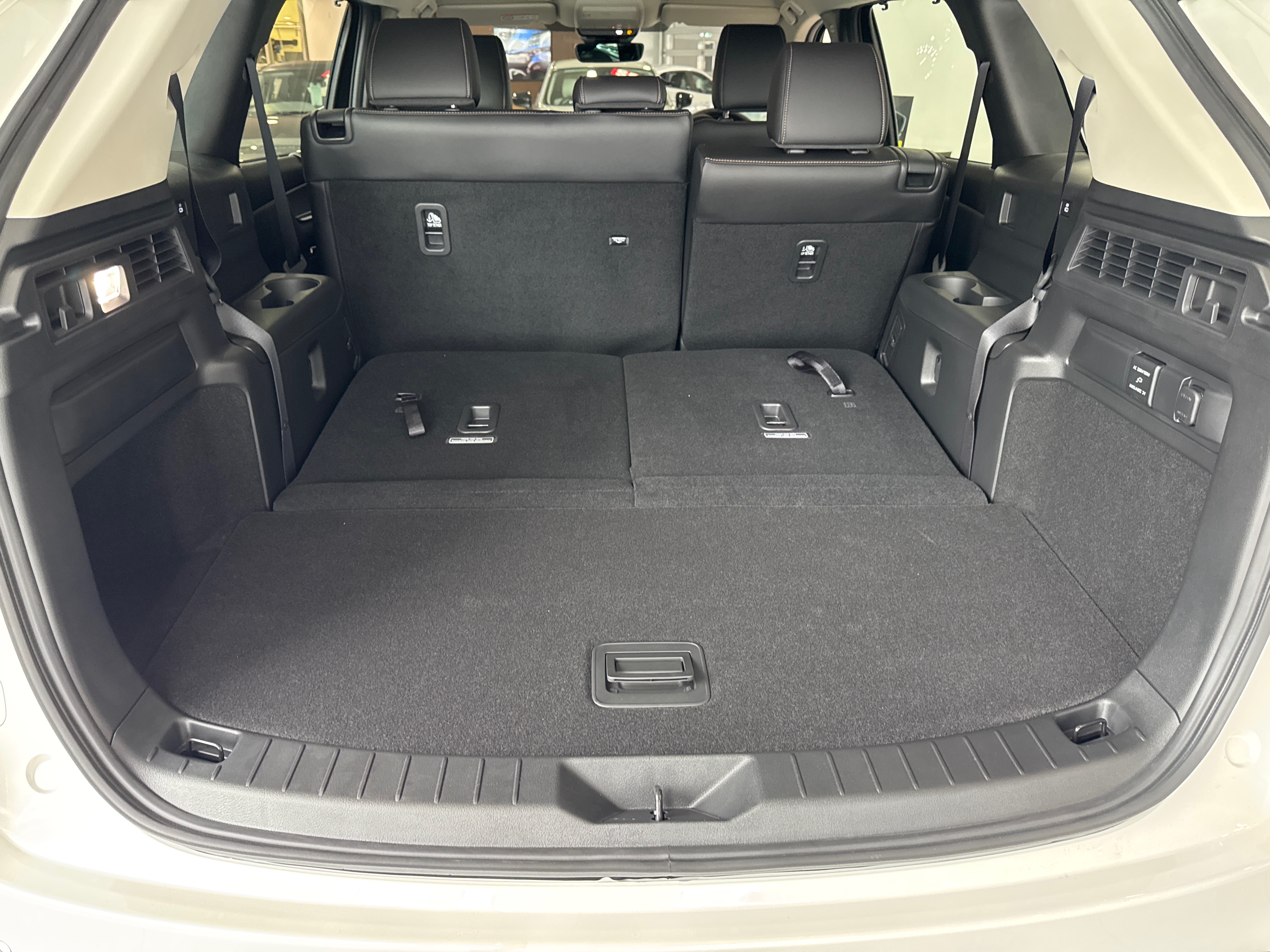 2024 Mazda CX-80 KL G40e Touring SUV Image 20