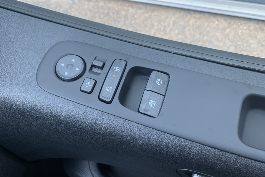 2025 Hyundai Staria US4.V3 Hatch Image 20