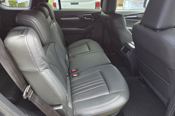 2026 Isuzu MU-X RJ LS-T SUV Image 10