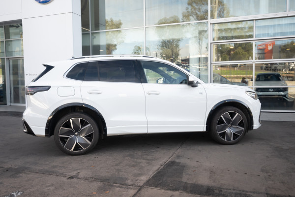 2025 Volkswagen Tiguan CT 195TSI R-Line SUV image 3