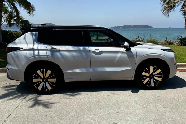 2025 Mitsubishi Outlander ZM Exceed Tourer SUV Image 7
