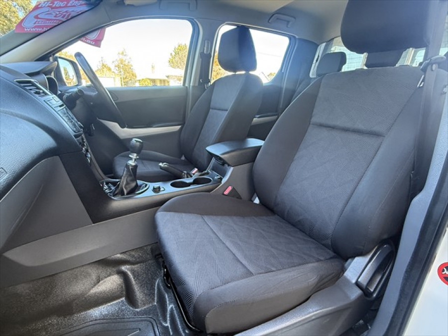 2015 Mazda Default XT Ute Image 14