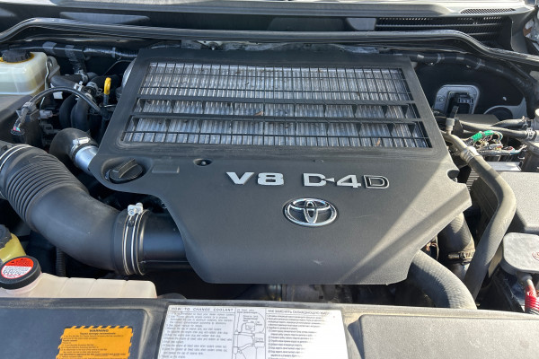 2016 Toyota LandCruiser VDJ200R Sahara SUV Image 16