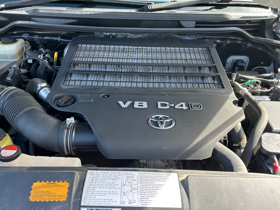 2016 Toyota LandCruiser VDJ200R Sahara SUV Image 16