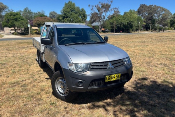 2015 Mitsubishi Triton Cab Chassis