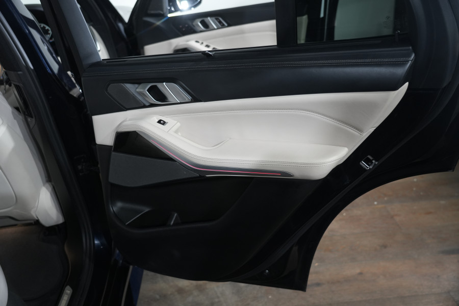 2022 BMW X5 M50i SUV