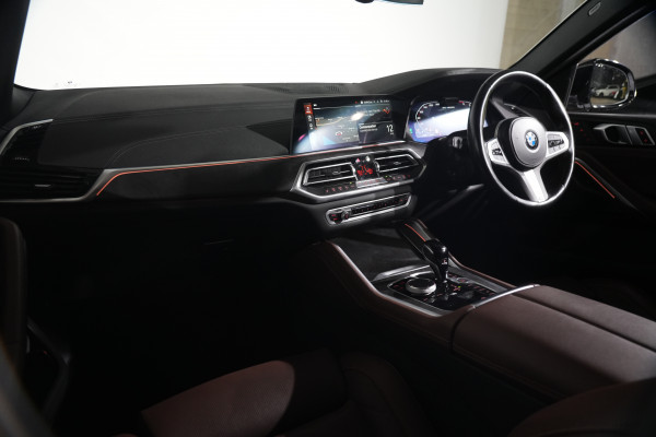 2022 BMW X6 M50i Coupe Image 13