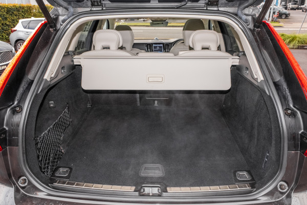 2022 Volvo XC60 UZ B5 Inscription SUV Image 21