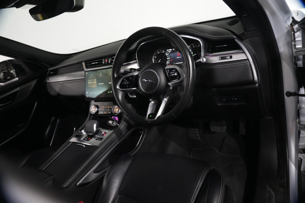 2021 Jaguar F-PACE R-Dynamic SE SUV Image 11