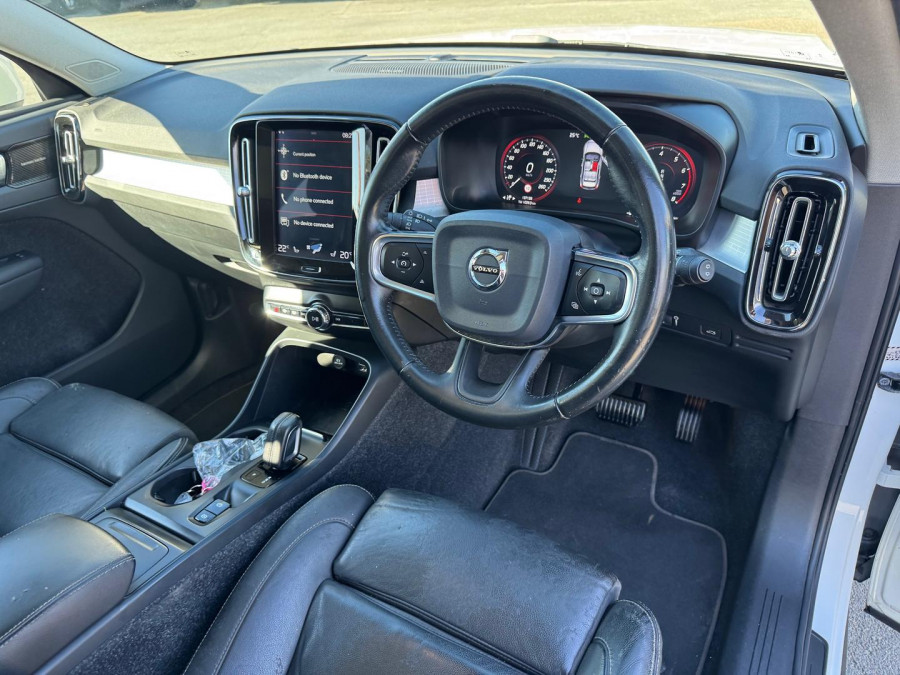 2020 Volvo XC40 XZ T4 Momentum SUV Image 15