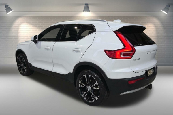 2022 Volvo XC40 XZ T4 Inscription SUV Image 9