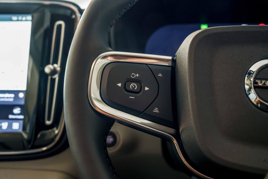 2026 Volvo XC40 XZ Ultra B4 Bright SUV Image 19