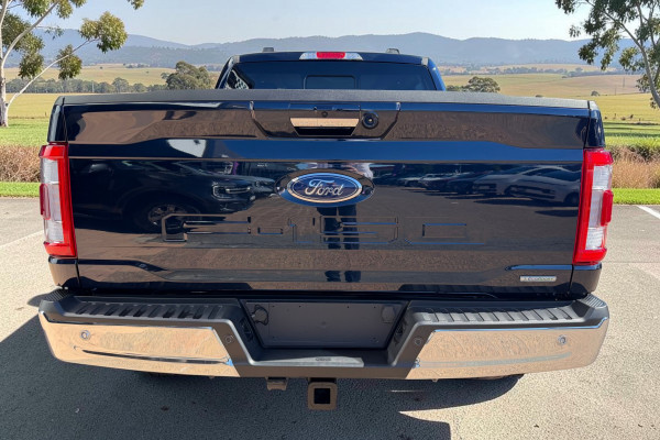 2023 Ford F-150  Lariat Dual Cab Image 6