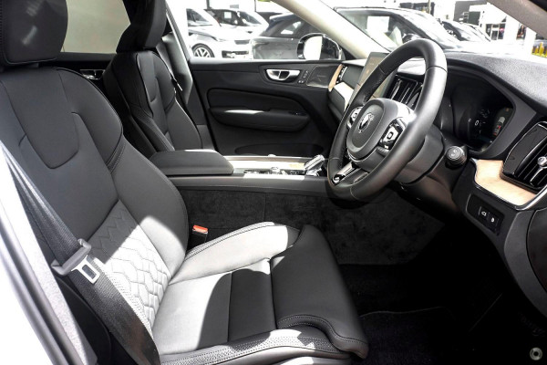 2026 Volvo XC60 UZ Plus T8 Plug-in Hybrid Dark SUV Image 14