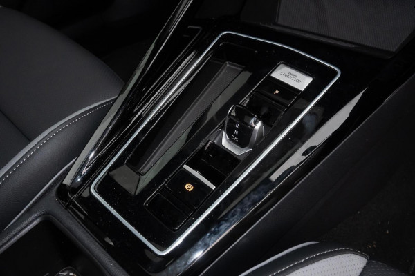 2025 MY26 Volkswagen Golf 8.5 110TSI R-Line Hatch Image 15