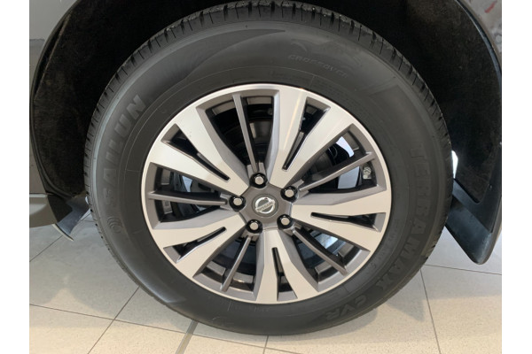 2017 Nissan Pathfinder R52 Series II M ST-L Wagon Image 4