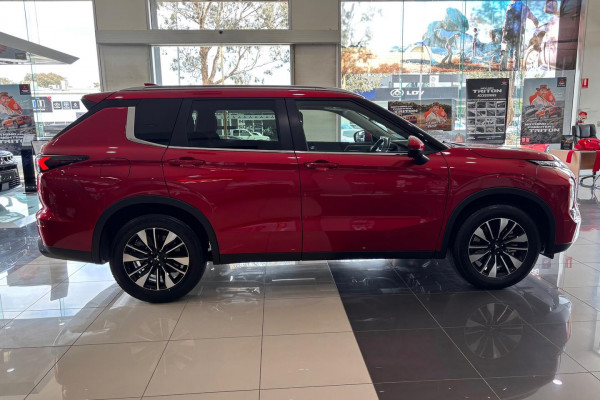 2025 Mitsubishi Outlander ZM LS SUV Image 8