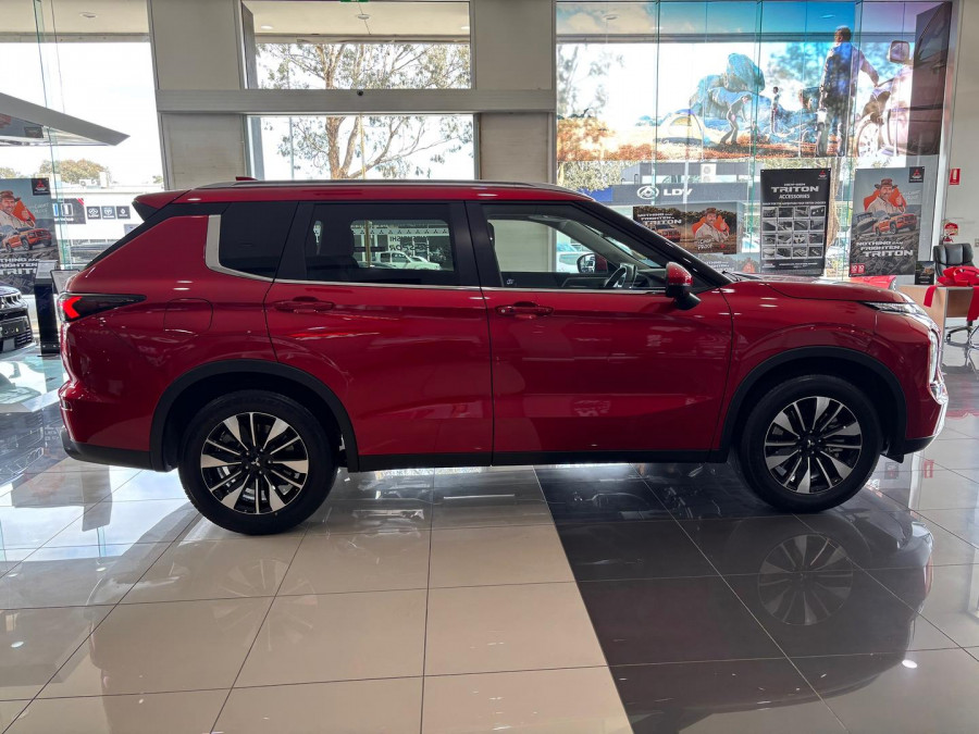 2025 Mitsubishi Outlander ZM LS SUV Image 8