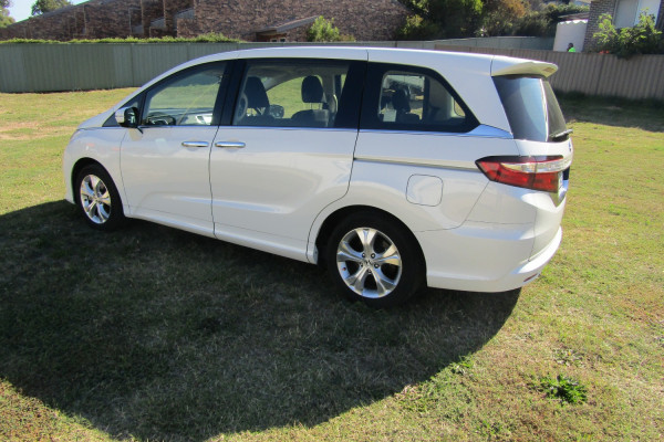 2016 Honda Odyssey RC  VTi Wagon Image 5