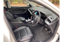 2024 MG MG5 AP32 Essence Sedan