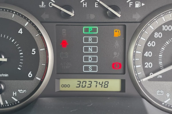 2011 MY10 Toyota LandCruiser VDJ200R GXL SUV Image 24