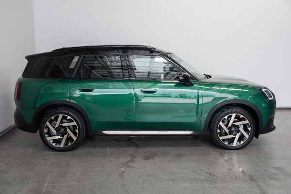 2026 MINI Countryman U25 S Favoured SUV image 3