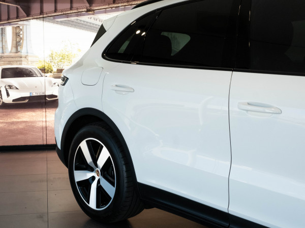 2025 Porsche Cayenne E-Hybrid SUV image 27