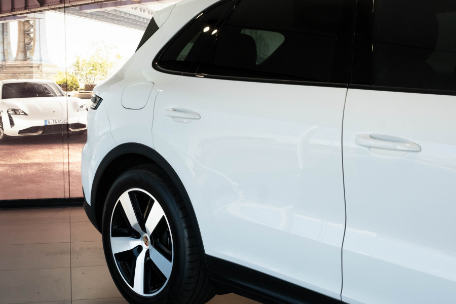 2025 Porsche Cayenne E-Hybrid SUV