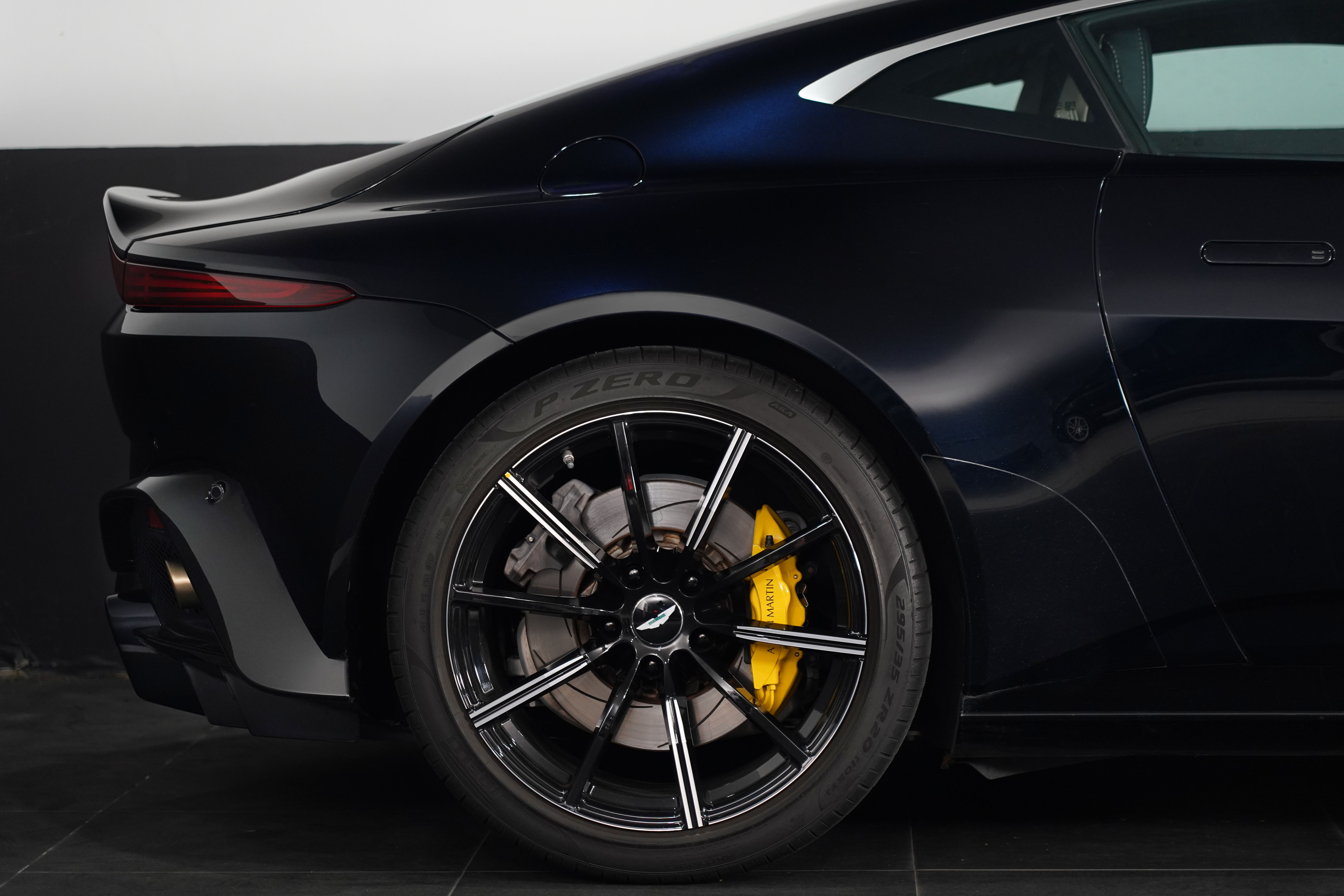2018 Aston Martin Vantage Coupe Image 17