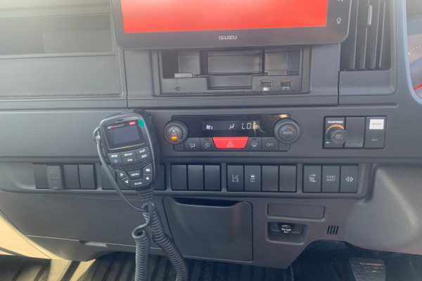 2025 Isuzu  NPR 45/65-175 MT D28 TRADE TRADEPACK Tray Image 19