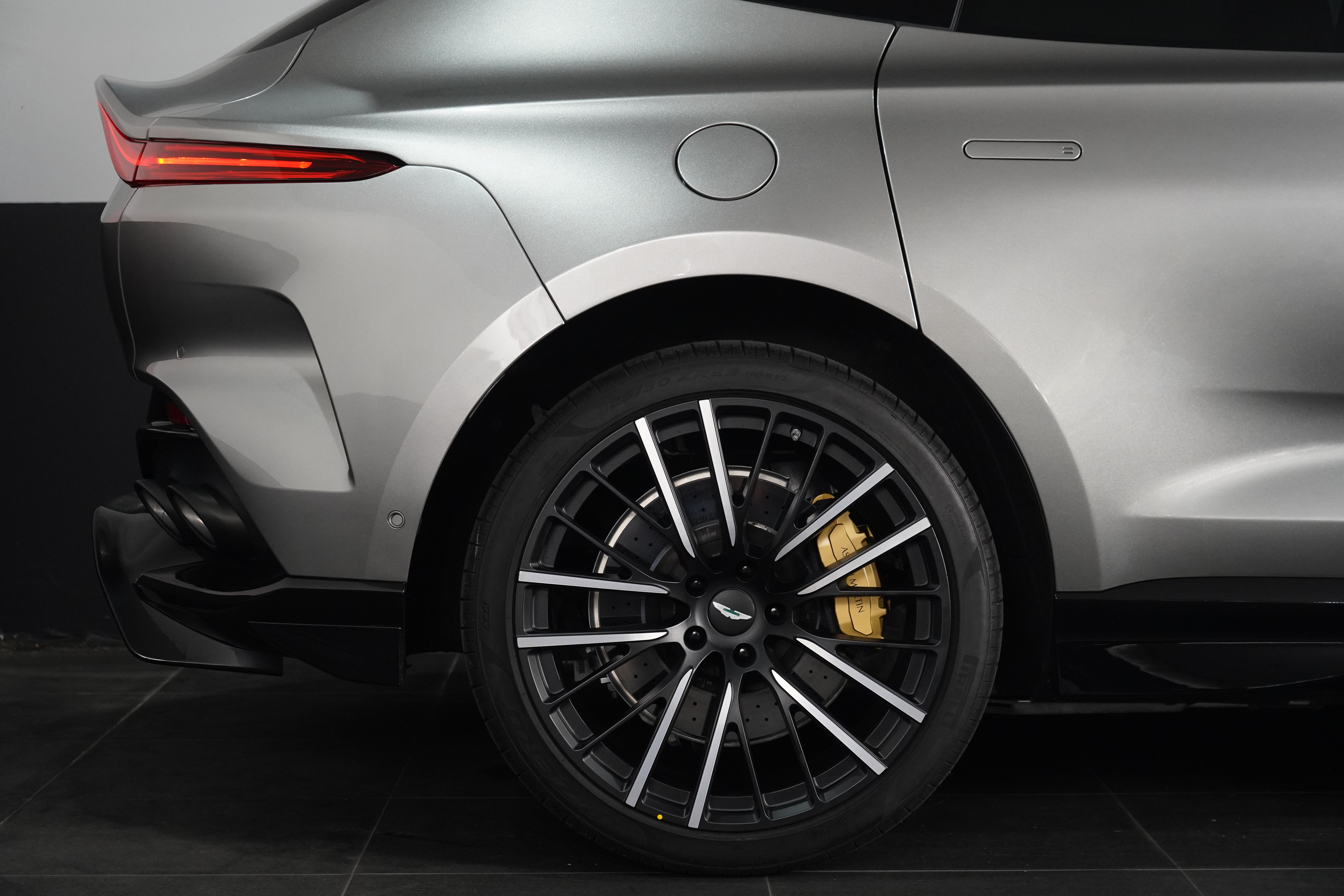 2022 Aston Martin DBX 707 SUV Image 16