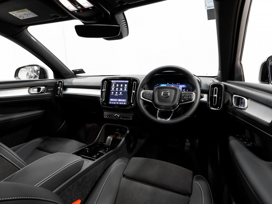 2026 Volvo XC40 XZ Ultra B4 Dark SUV Image 11