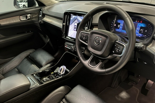 2023 Volvo XC40 XZ Ultimate B5 Dark SUV Image 13