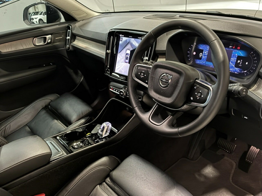 2023 Volvo XC40 XZ Ultimate B5 Dark SUV Image 13