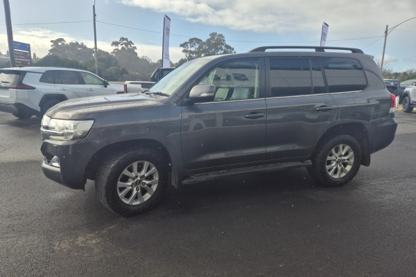 2019 Toyota LandCruiser VDJ200R VX SUV Image 8