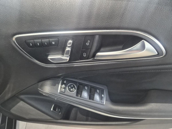 2018 Mercedes-Benz GLA-Class X156 GLA180 SUV image 16