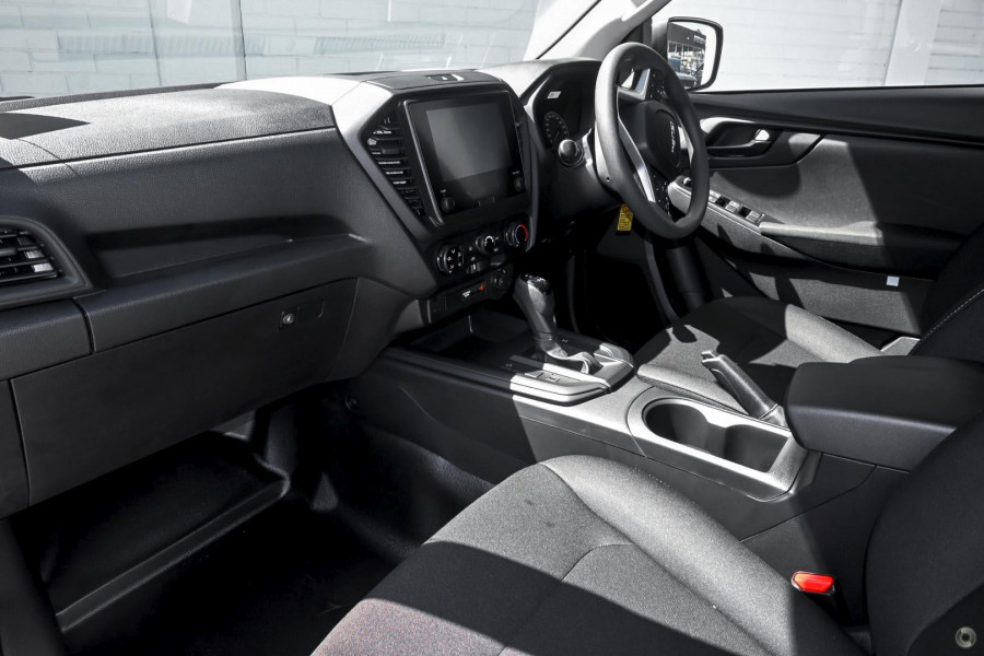 2025 MY24 Isuzu D-MAX RG SX Cab Chassis Image 7