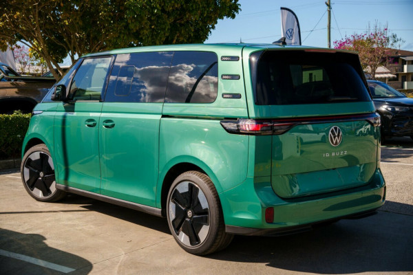 2025 Volkswagen ID. Buzz EB Pro BEV560 People Mover Image 2