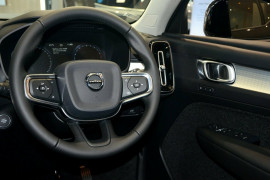 2018 MY19 Volvo XC40 T4 Momentum Suv