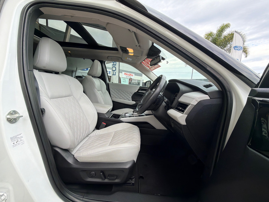 2021 MY22 Mitsubishi Outlander ZM Exceed SUV Image 11